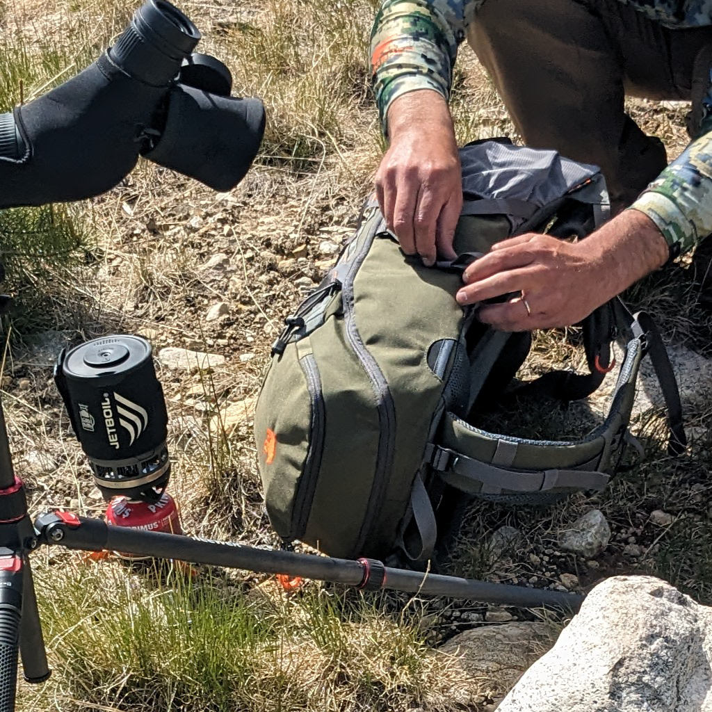 Tracker 2200 - Hunting Backpack with Rifle Gun & Bow Holder